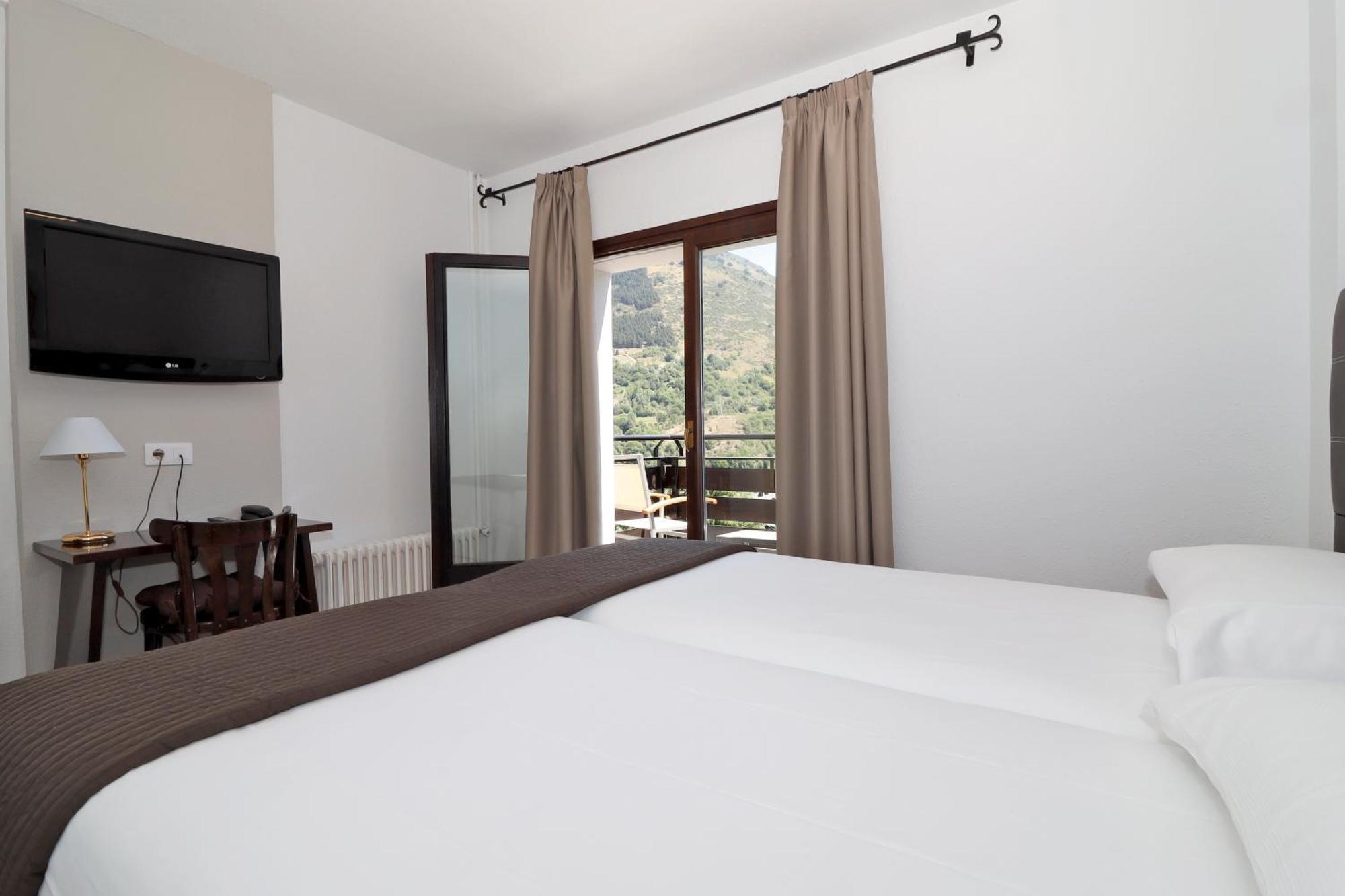 Hotel Blu Aran Vielha Exteriör bild